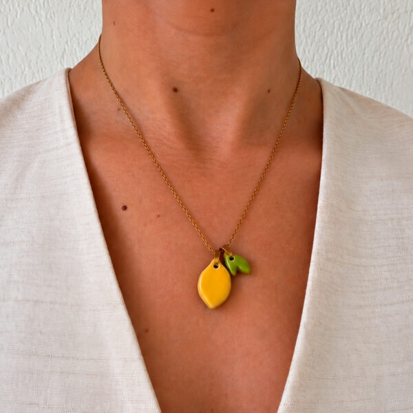 Collar Limón 4 Colgante de limon y hoja dorada 1